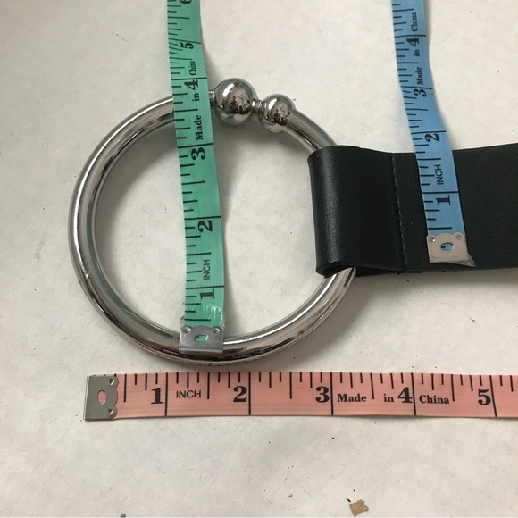 CHICO’S Stretch Belt Black with 4”Large Silver Ring Buckle Size Medium - Picture 6 of 14